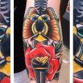 Arm Blumen Dolch Motte tattoo von Last Angels Tattoo
