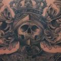 Totenkopf Rücken Helm tattoo von Last Angels Tattoo