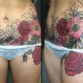 Blumen Bauch Oberschenkel tattoo von Last Angels Tattoo
