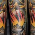 New School Lampe Motte tattoo von Last Angels Tattoo