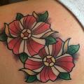 Schulter Blumen tattoo von Last Angels Tattoo