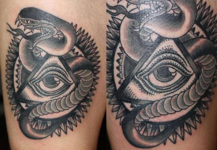 Змея Бог татуировка от Last Angels Tattoo