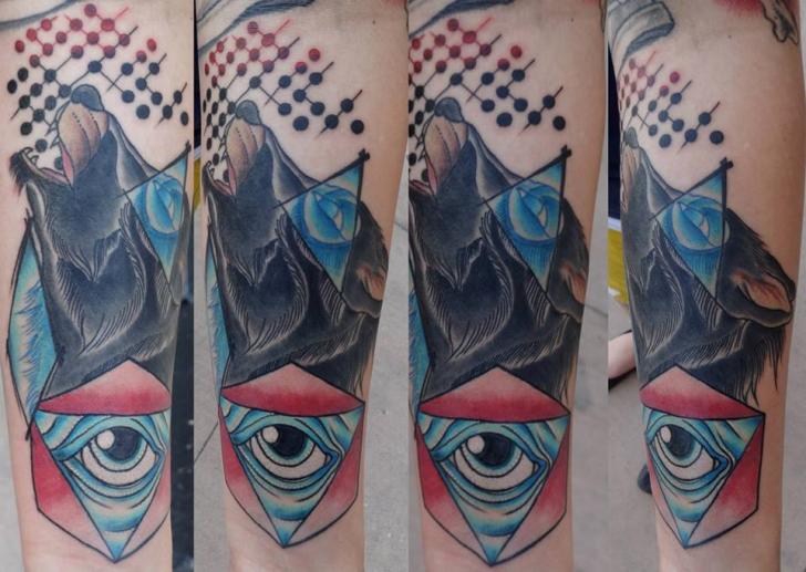 Tatuagem Lobo Deus Triângulo por Last Angels Tattoo