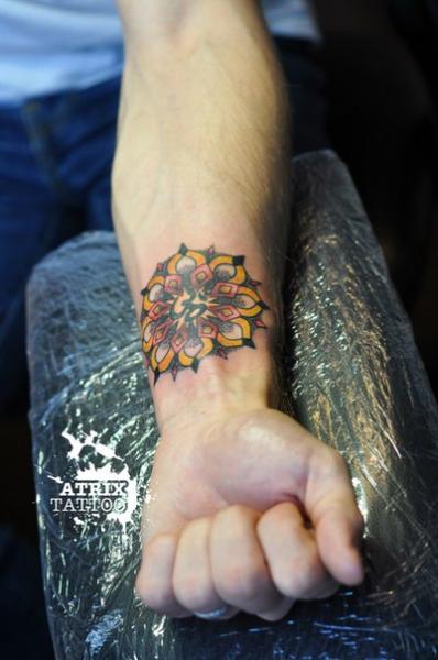 Tatuaje Brazo Geométrico por Atrixtattoo