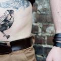 tatuaje Vientre Dotwork Pájaro por White Rabbit Tattoo