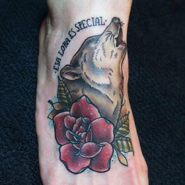 Tatuaggio New School Piede Fiore Lupo di White Rabbit Tattoo