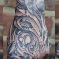tatuaż Biomechaniczny Dłoń przez White Rabbit Tattoo