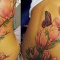 tatuaggio Fiore Fianco Farfalle di White Rabbit Tattoo