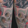 Old School Bein Totenkopf Spatz tattoo von Devils Ink Tattoo