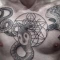 tatuaggio Serpente Petto Dotwork Uccello di Hidden Moon Tattoo