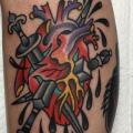 tatuaggio Braccio Cuore Pugnale Sangue di Chapel Tattoo
