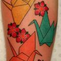 Arm origami tattoo von Chapel Tattoo