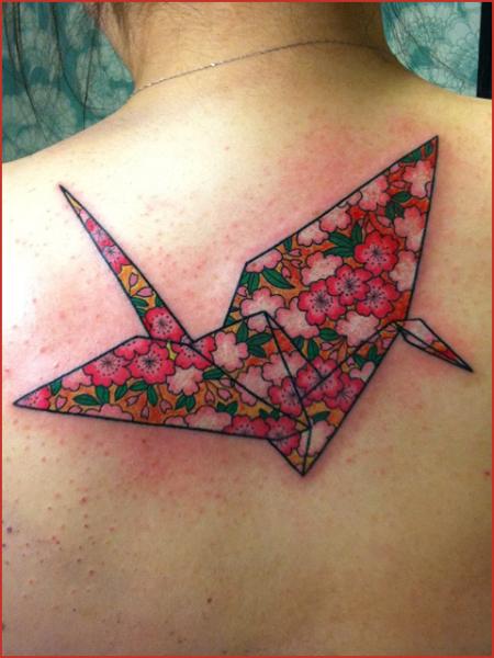 Rücken Origami Tattoo von Chapel Tattoo