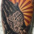 tatuaż Łydka Napisy Dłoń przez Chapel Tattoo