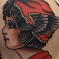 Schulter Kopf Frau tattoo von Chapel Tattoo
