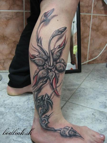 Tatuaggio Fantasy Piede Gamba Fiore Caviglia di Bodliak Tattoo