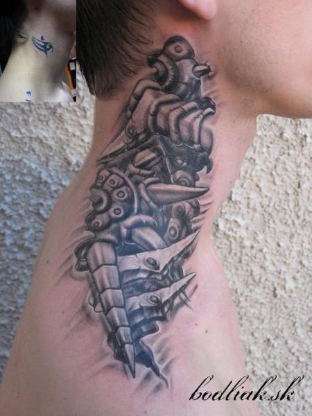 Tatuaje Biomecánica Cuello por Bodliak Tattoo