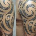 Schulter Tribal Maori tattoo von Bodliak Tattoo