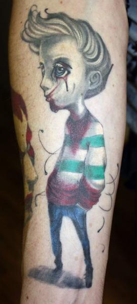 Tatuaje Brazo Personaje por Herzstich Tattoo