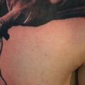 Brust Hand tattoo von Herzstich Tattoo