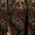Schulter Realistische Totenkopf tattoo von Domantas Parvainis
