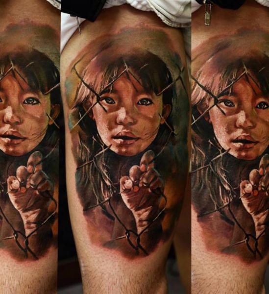 Tatuaje Retrato Muslo por Domantas Parvainis