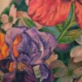 Realistische Blumen Oberschenkel tattoo von Jamie Lee Parker