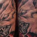 Schulter Realistische Wolf tattoo von Pawel Skarbowski