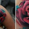 Schulter Blumen Rose Aquarell tattoo von Redberry Tattoo
