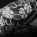 Arm Blumen tattoo von RG74 tattoo