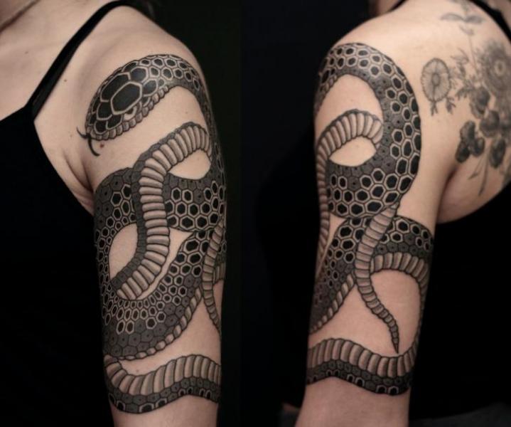Tatuaggio Spalla Serpente di RG74 tattoo