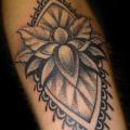 Arm Blumen Dotwork Lotus tattoo von Fade Fx Tattoo