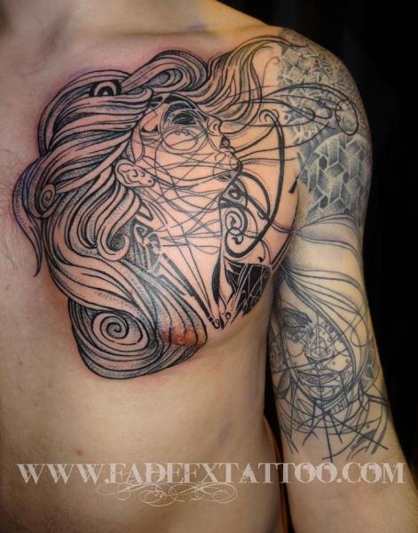 Tatuagem Peito Mulher por Fade Fx Tattoo