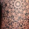Schulter Dotwork tattoo von Fade Fx Tattoo