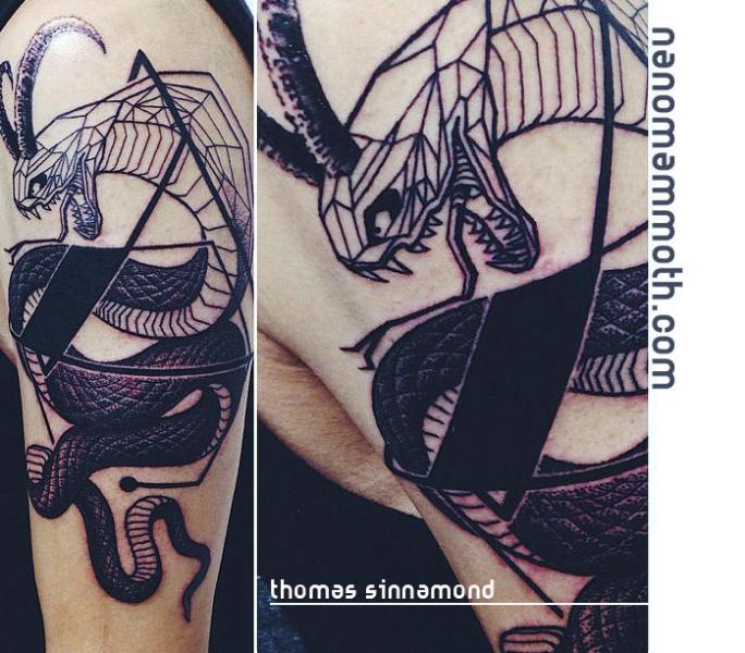 Tatuaje Brazo Serpiente por Thomas Sinnamond