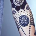 tatuaje Brazo Geométrico Diamante por Thomas Sinnamond
