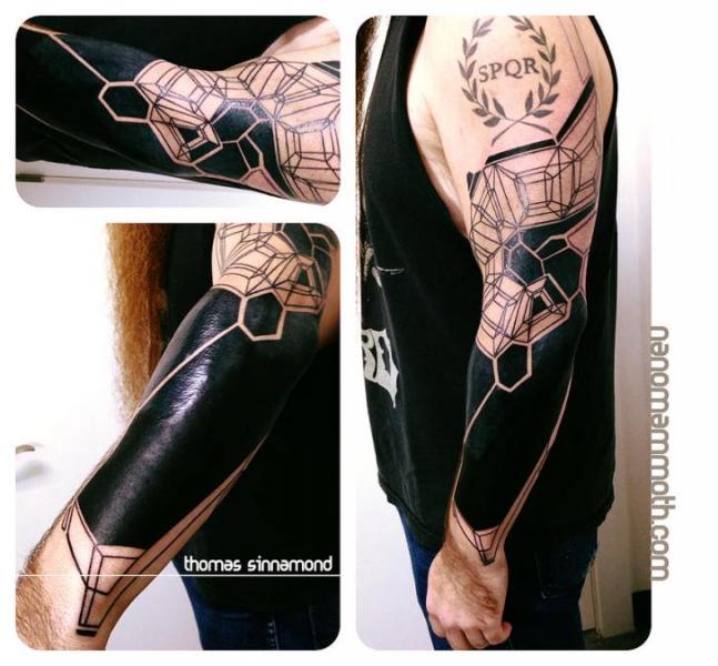 Geometrisch Sleeve Tattoo von Thomas Sinnamond