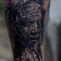 tatuaje Brazo Retrato Realista por Matthew James
