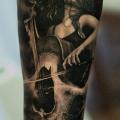 tatuaje Brazo Cráneo Mujer Cello por Matthew James