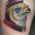 New School Adler Oberschenkel Hut tattoo von Pat Whiting