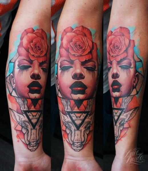 Tatuaje Brazo Flor Mujer Ciervo por Dave Paulo