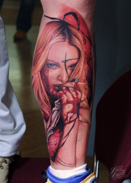 Tatuaggio Realistici Polpaccio Sangue Donna di Dave Paulo