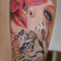 tatuaje Realista Pierna Mujer Tigre por Dave Paulo