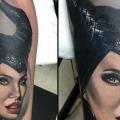 Fantasie Porträt Bein tattoo von Victoria Boaghi