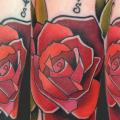 tatuaje Brazo Flor Rosa por Twisted Anchor Tattoo