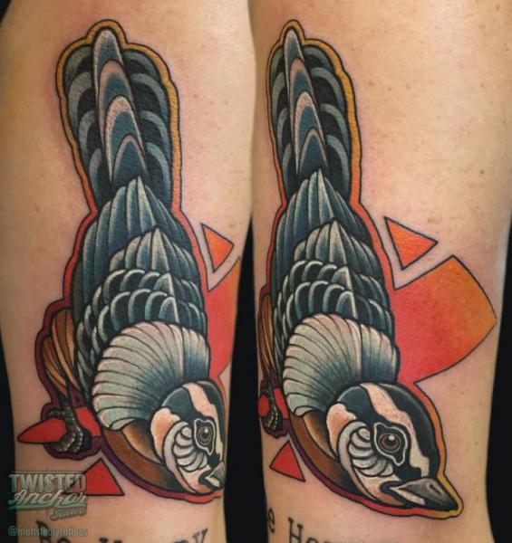 Tatuaje Brazo New School Pájaro por Twisted Anchor Tattoo