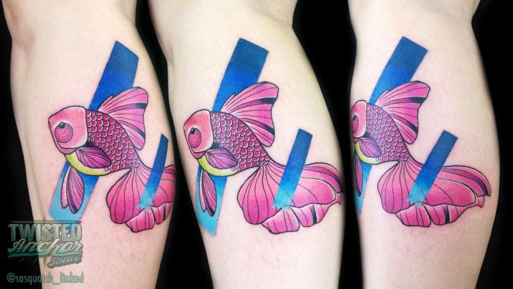 Arm Fisch Tattoo von Twisted Anchor Tattoo