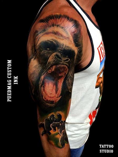 Schulter Realistische Gorilla Tattoo von Puedmag Custom Ink Tattoos