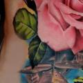 Realistische Blumen Seite Rose Frosch tattoo von Puedmag Custom Ink Tattoos
