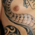 Schlangen Brust Seite tattoo von Kipod Studio